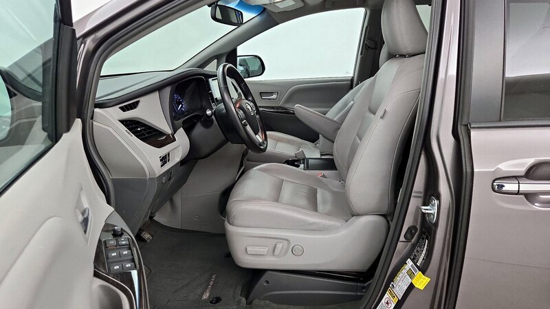 2016 Toyota Sienna XLE Premium 11