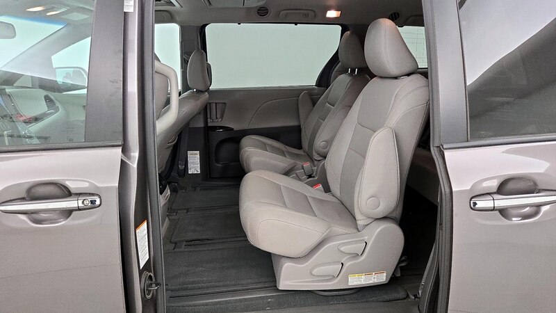 2016 Toyota Sienna XLE Premium 21