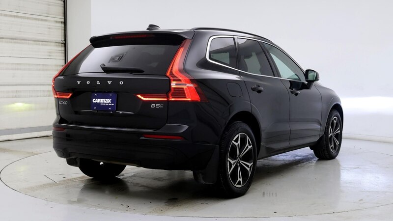 2022 Volvo XC60 B5 Momentum 8