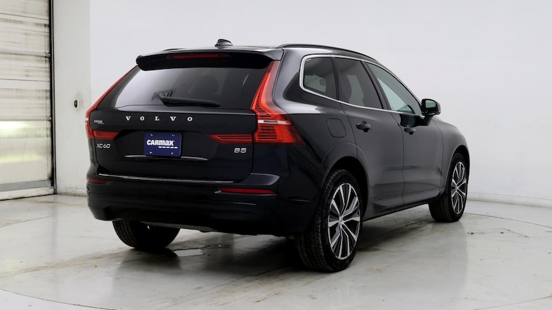 2022 Volvo XC60 B5 Momentum 8