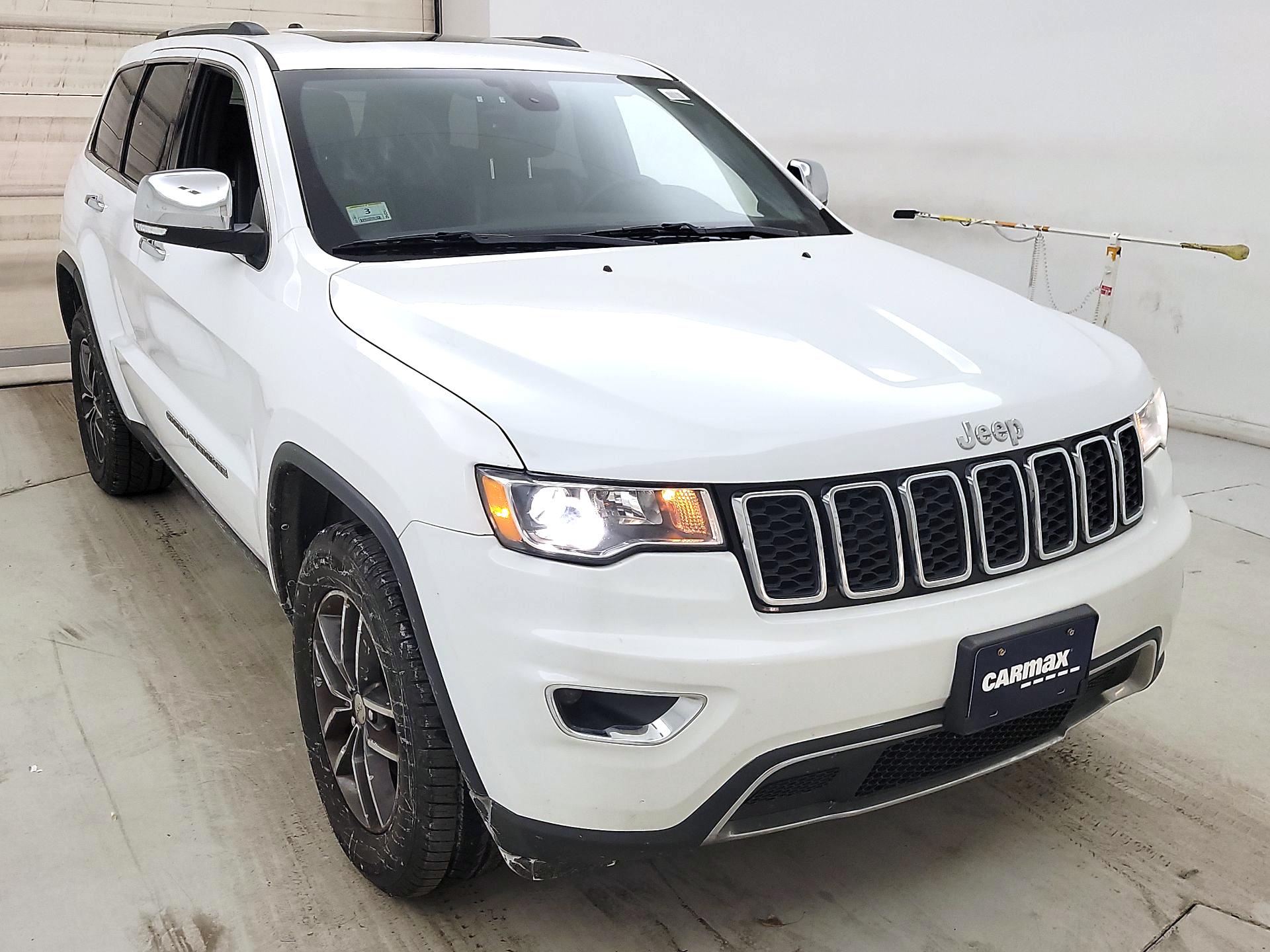 Thumbnail: 2017 Jeep Grand Cherokee - 1