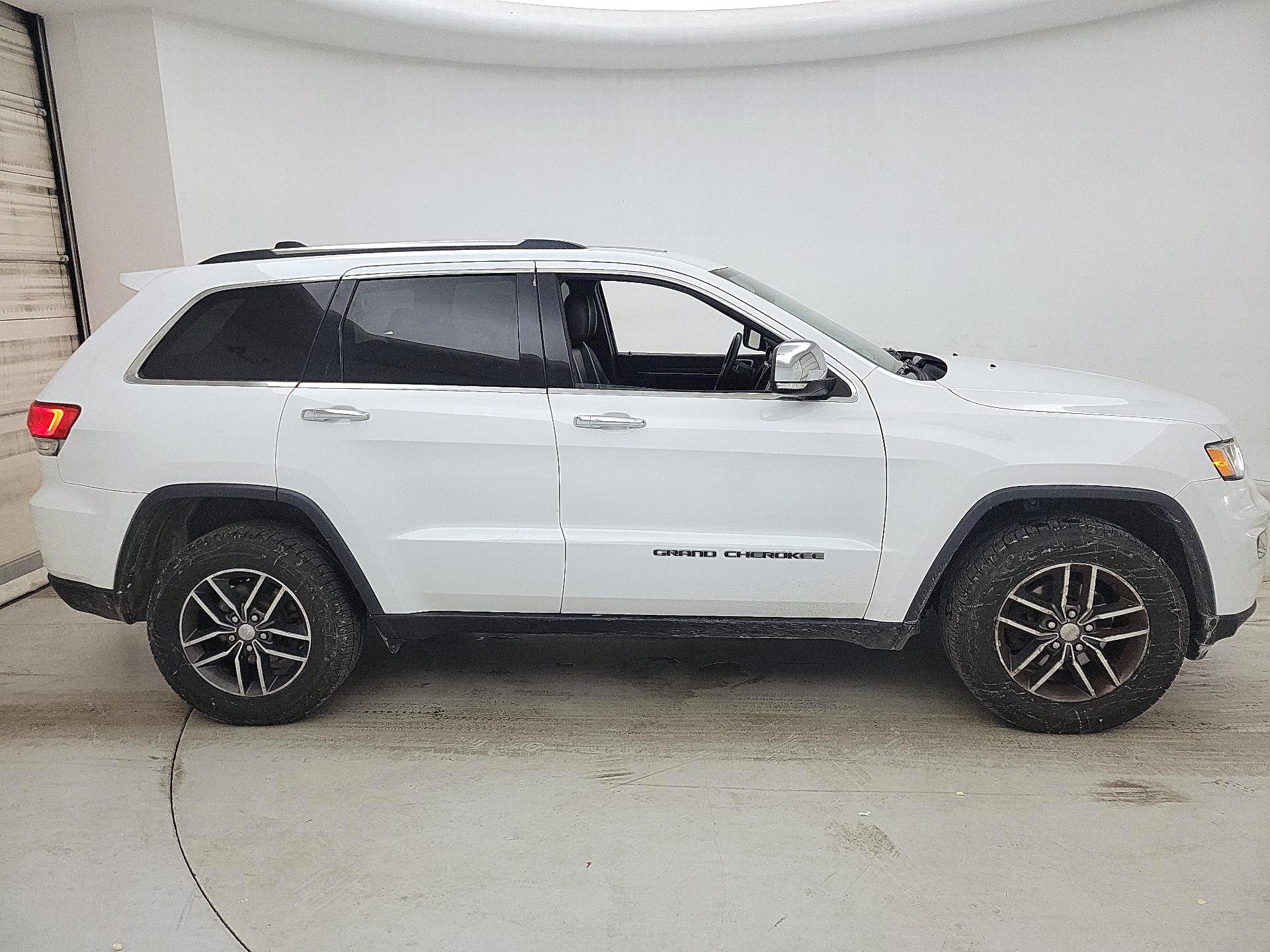 Thumbnail: 2017 Jeep Grand Cherokee - 4