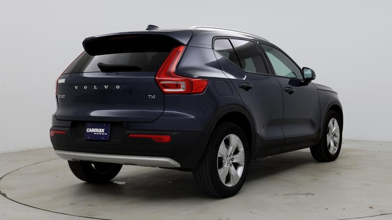 2022 Volvo XC40 T4 Momentum 8