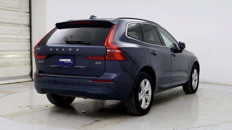 2022 Volvo XC60 B5 Momentum 8