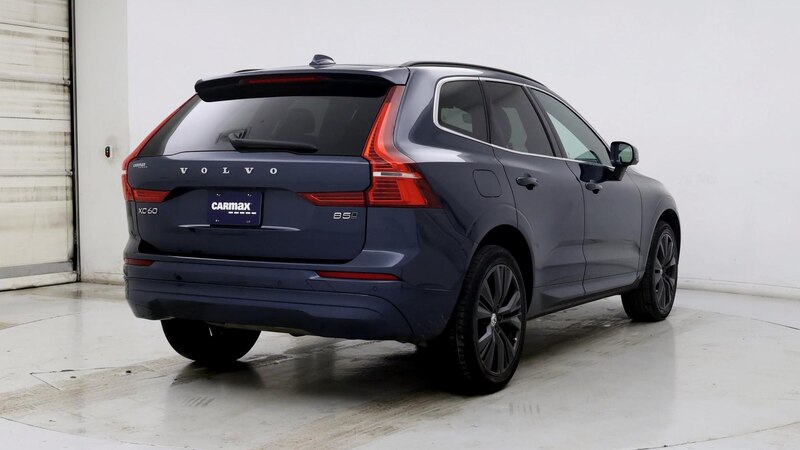 2022 Volvo XC60 B5 Momentum 8