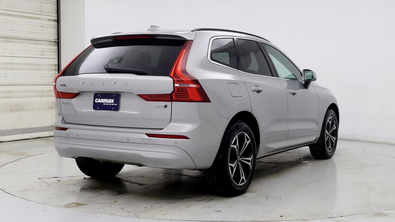 2022 Volvo XC60 B5 Momentum 8