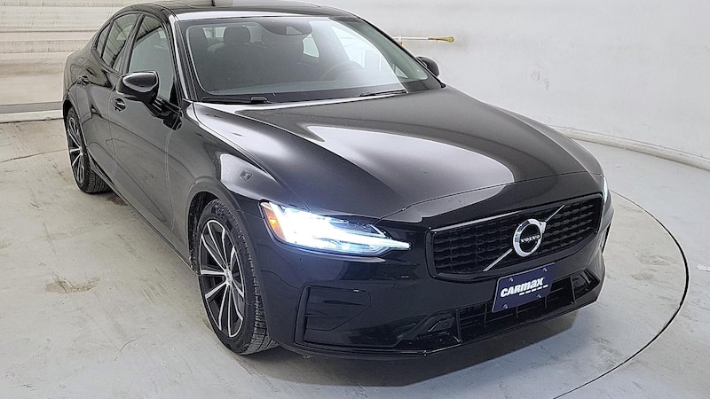 2022 Volvo S60 B5 Momentum Hero Image