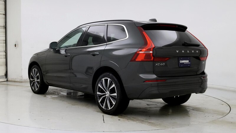 2022 Volvo XC60 B5 Momentum 2