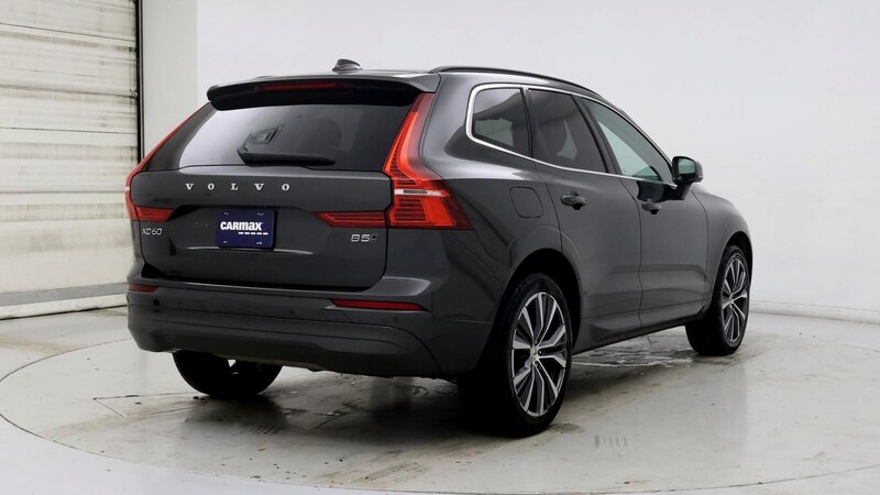 2022 Volvo XC60 B5 Momentum 8