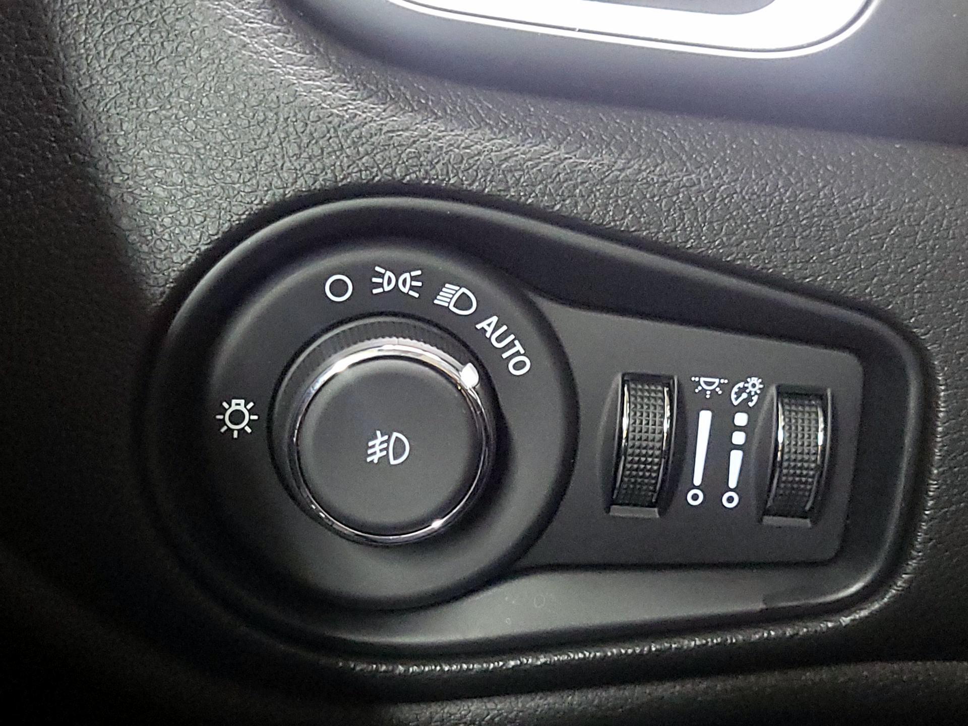 Thumbnail: 2021 Jeep Renegade - 13