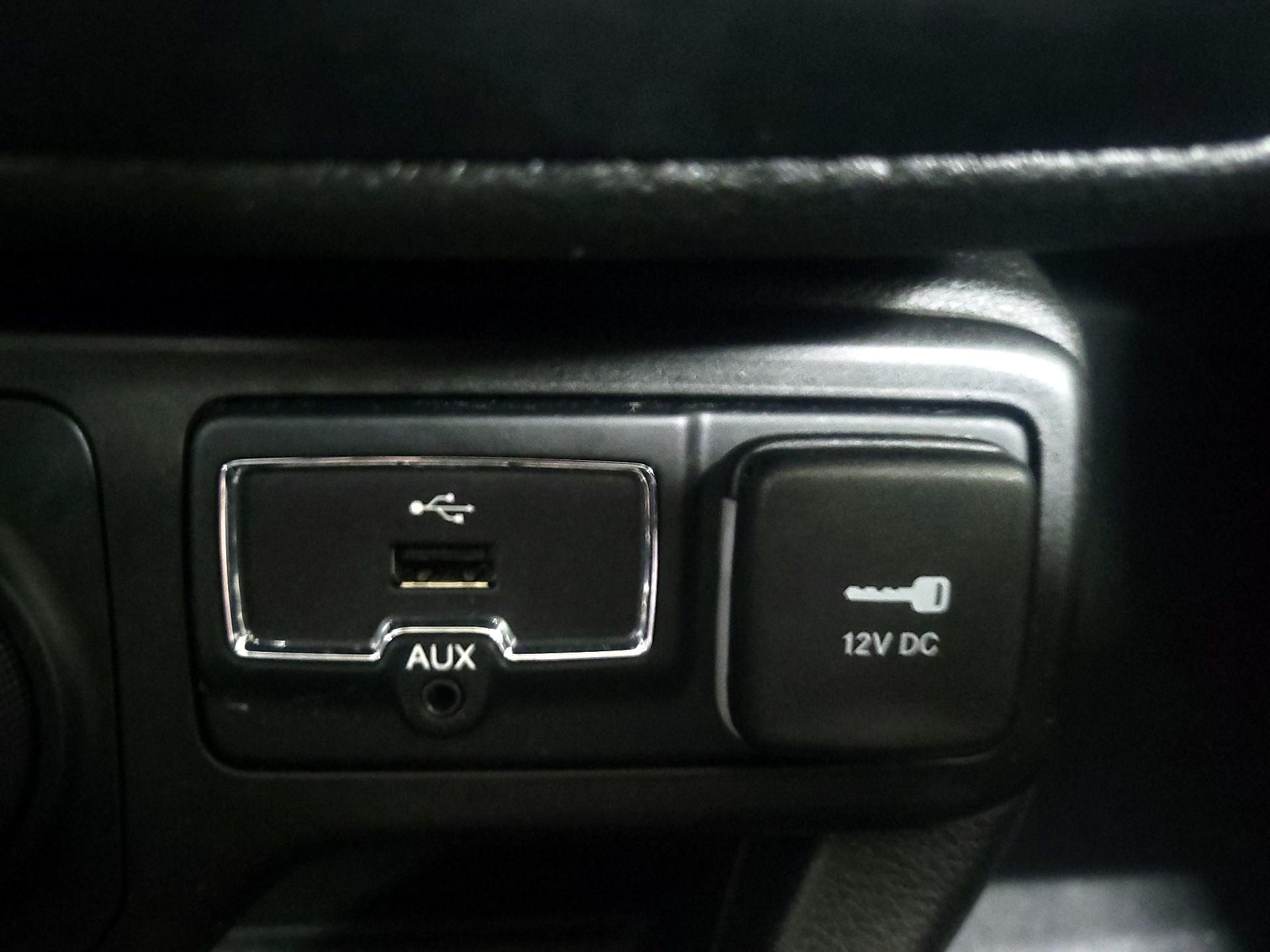 Thumbnail: 2021 Jeep Renegade - 18