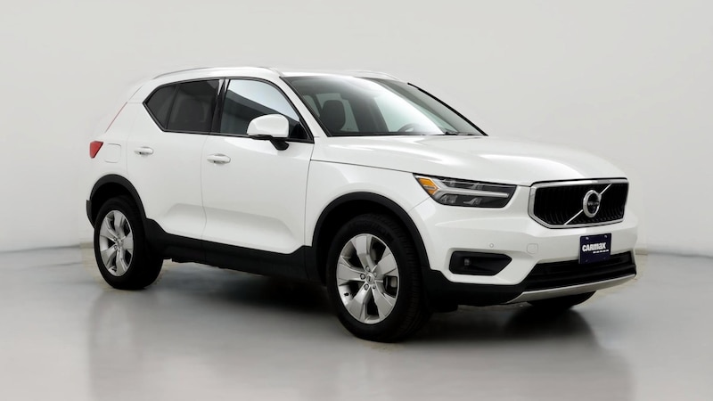 2022 Volvo XC40 T4 Momentum Hero Image