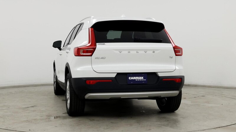 2022 Volvo XC40 T4 Momentum 6