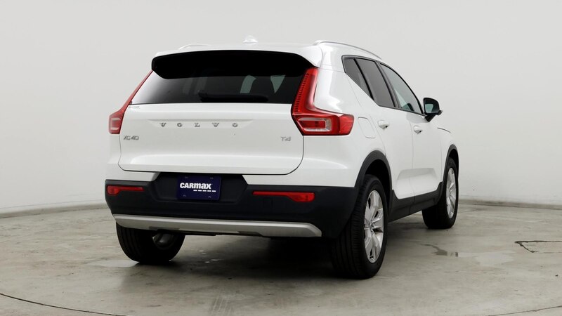 2022 Volvo XC40 T4 Momentum 8