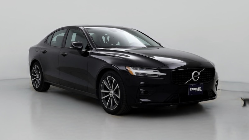 2022 Volvo S60 B5 Momentum Hero Image