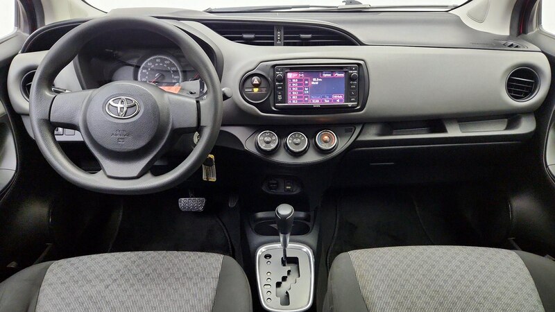 2015 Toyota Yaris L 9