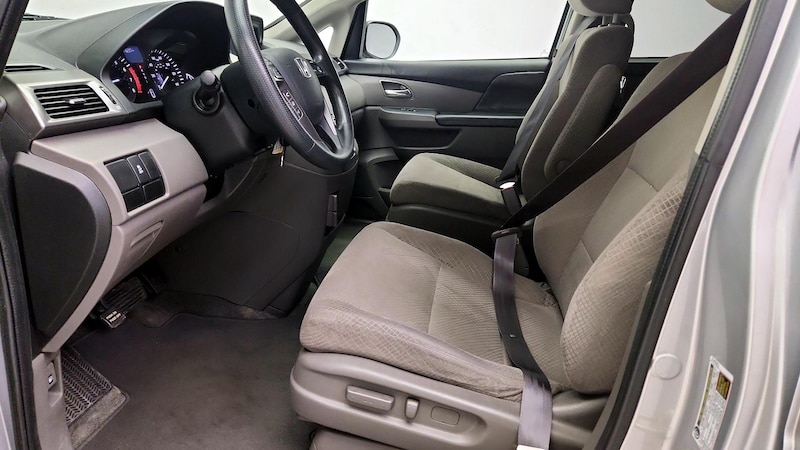 2015 Honda Odyssey LX 11