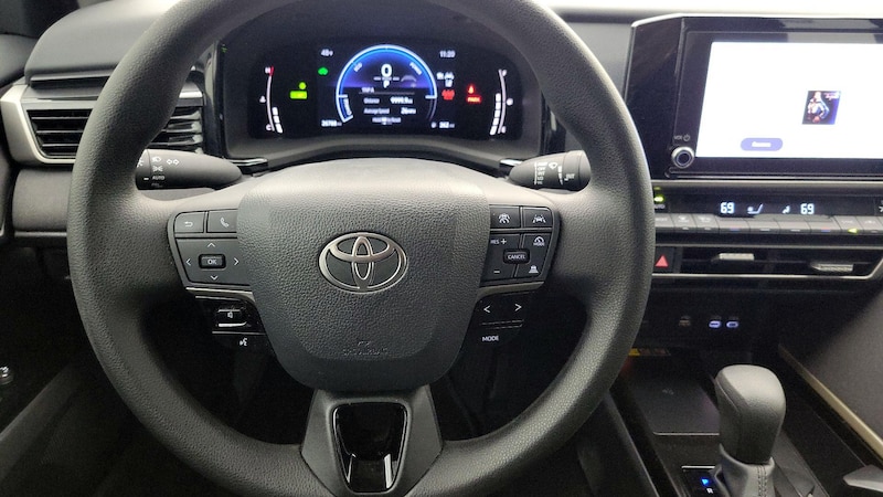 2025 Toyota Camry LE 10