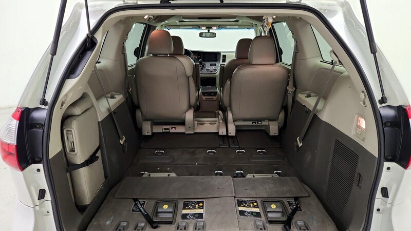 2015 Toyota Sienna XLE Premium 24