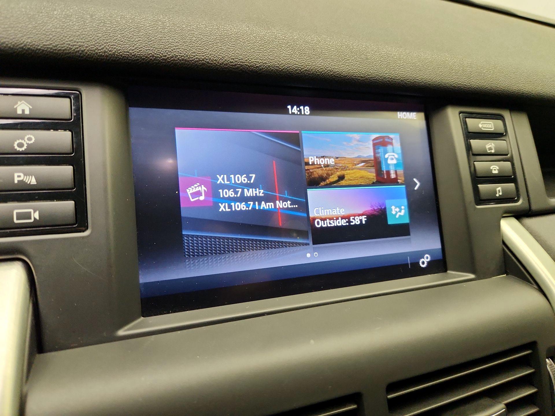 Thumbnail: 2019 Land Rover Discovery Sport - 15