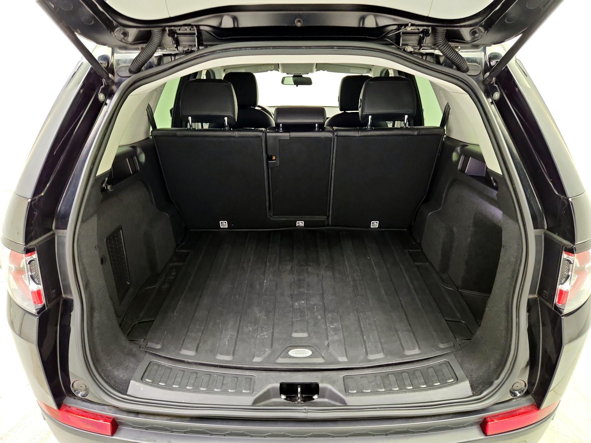 Thumbnail: 2019 Land Rover Discovery Sport - 20