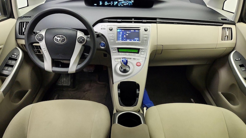 2014 Toyota Prius Three 9