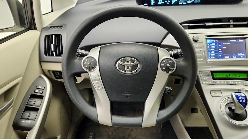 2014 Toyota Prius Three 10