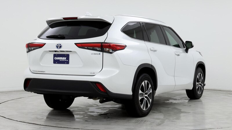 2022 Toyota Highlander XLE 8