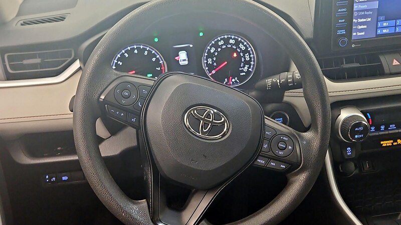 2021 Toyota RAV4 XLE 10