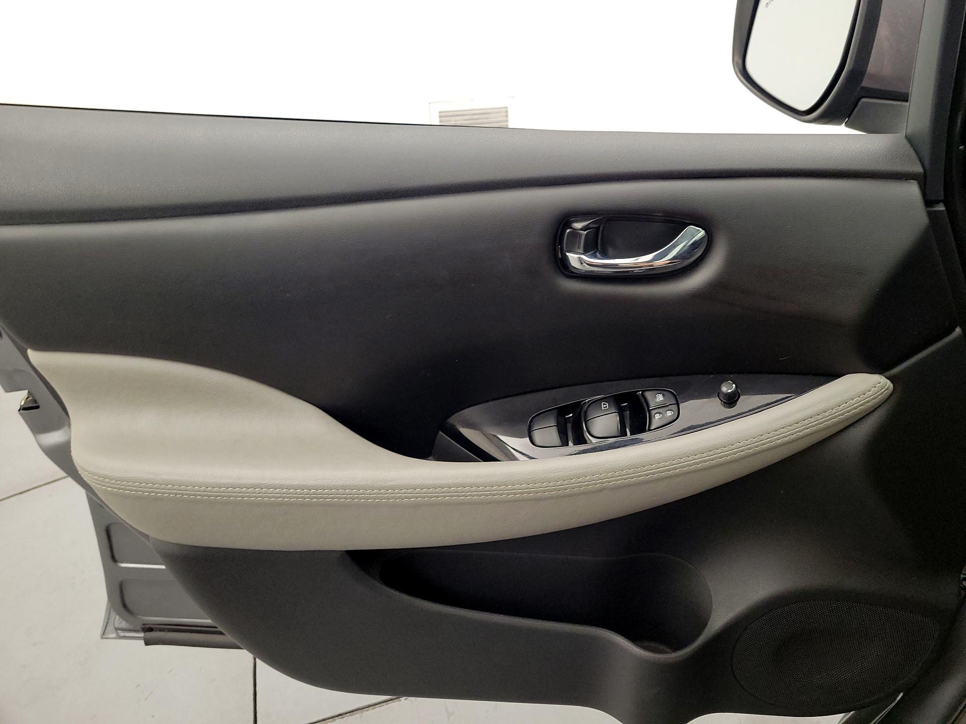 Thumbnail: 2021 Nissan Leaf - 12