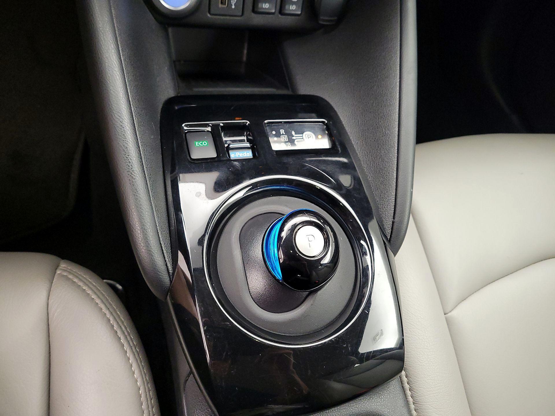 Thumbnail: 2021 Nissan Leaf - 17