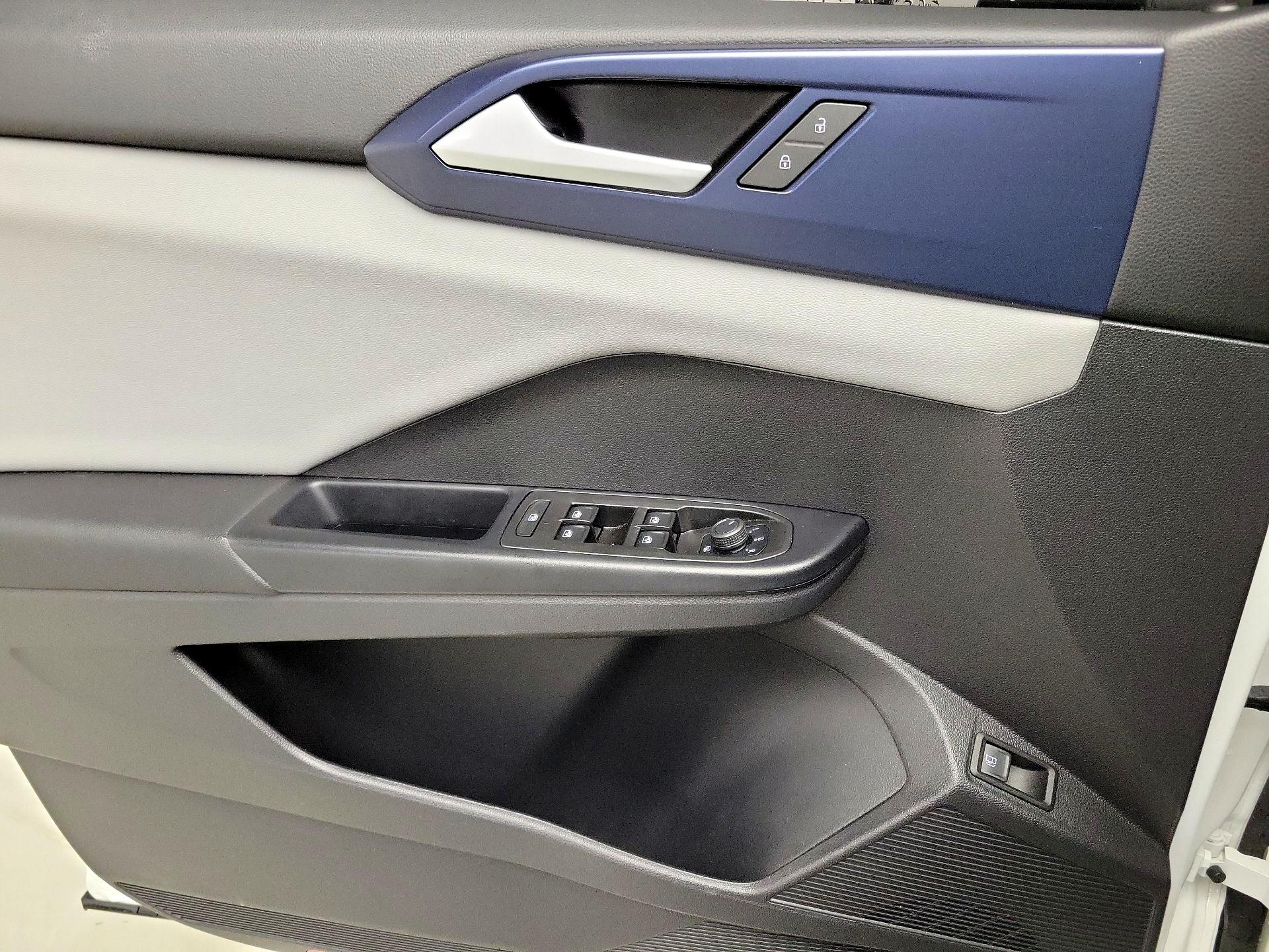 Thumbnail: 2022 Volkswagen Taos - 12