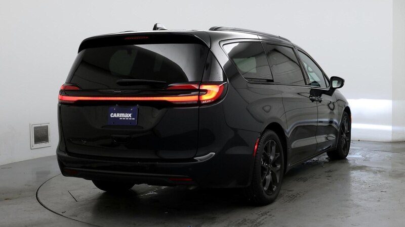 2023 Chrysler Pacifica Touring L 8