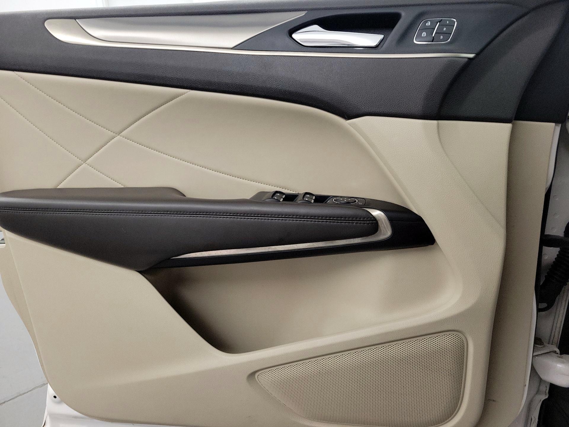 Thumbnail: 2017 Lincoln MKC - 12