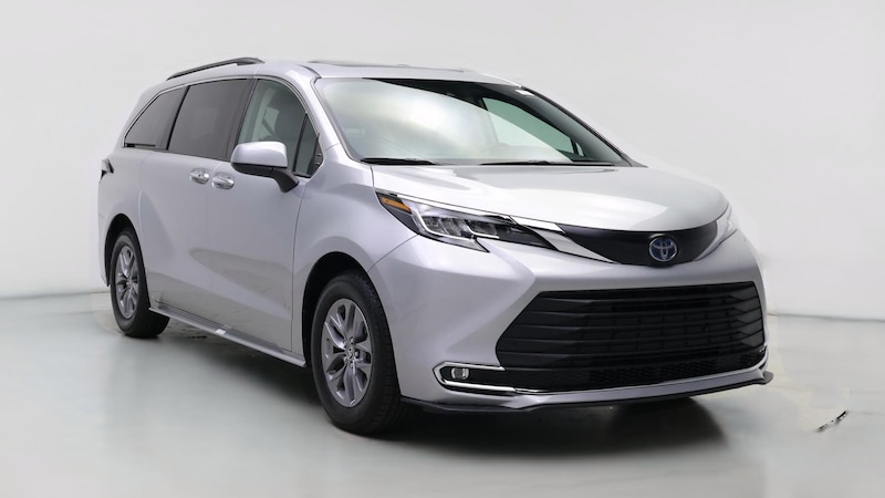 2022 Toyota Sienna XLE Hero Image