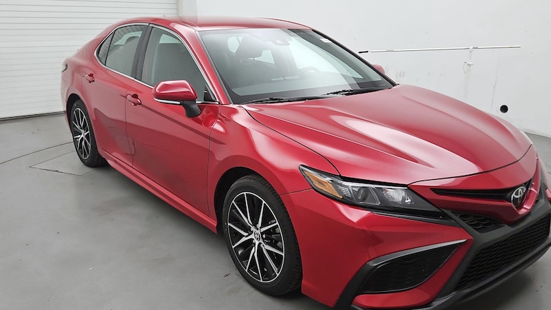 2022 Toyota Camry SE Hero Image