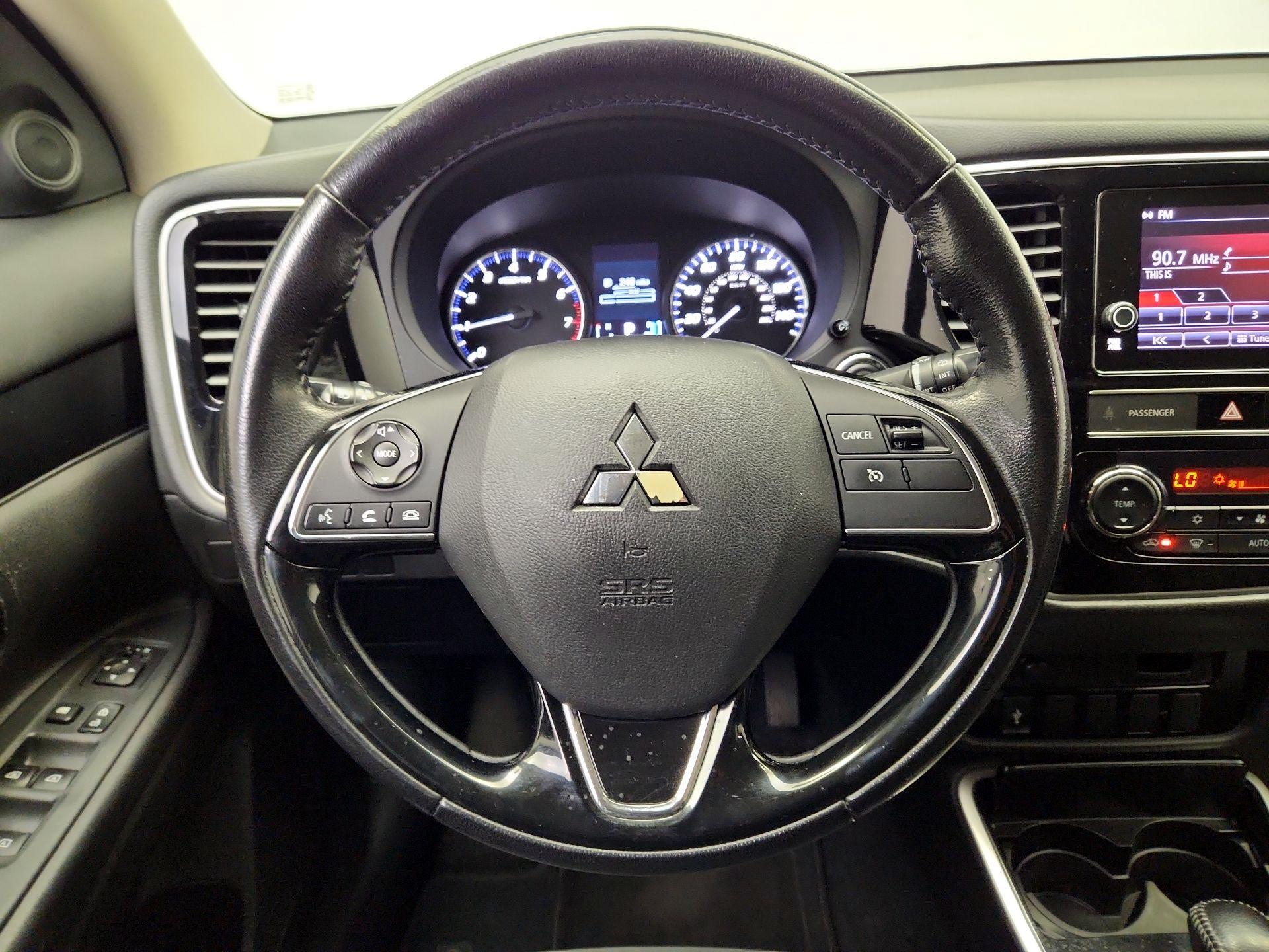 Thumbnail: 2019 Mitsubishi Outlander - 10
