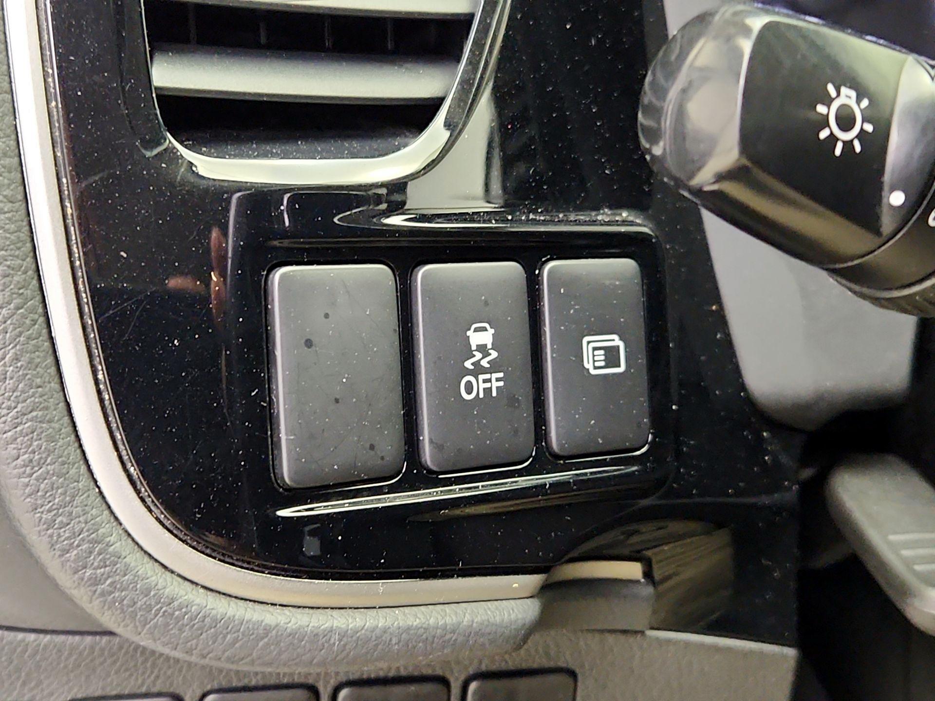 Thumbnail: 2019 Mitsubishi Outlander - 13