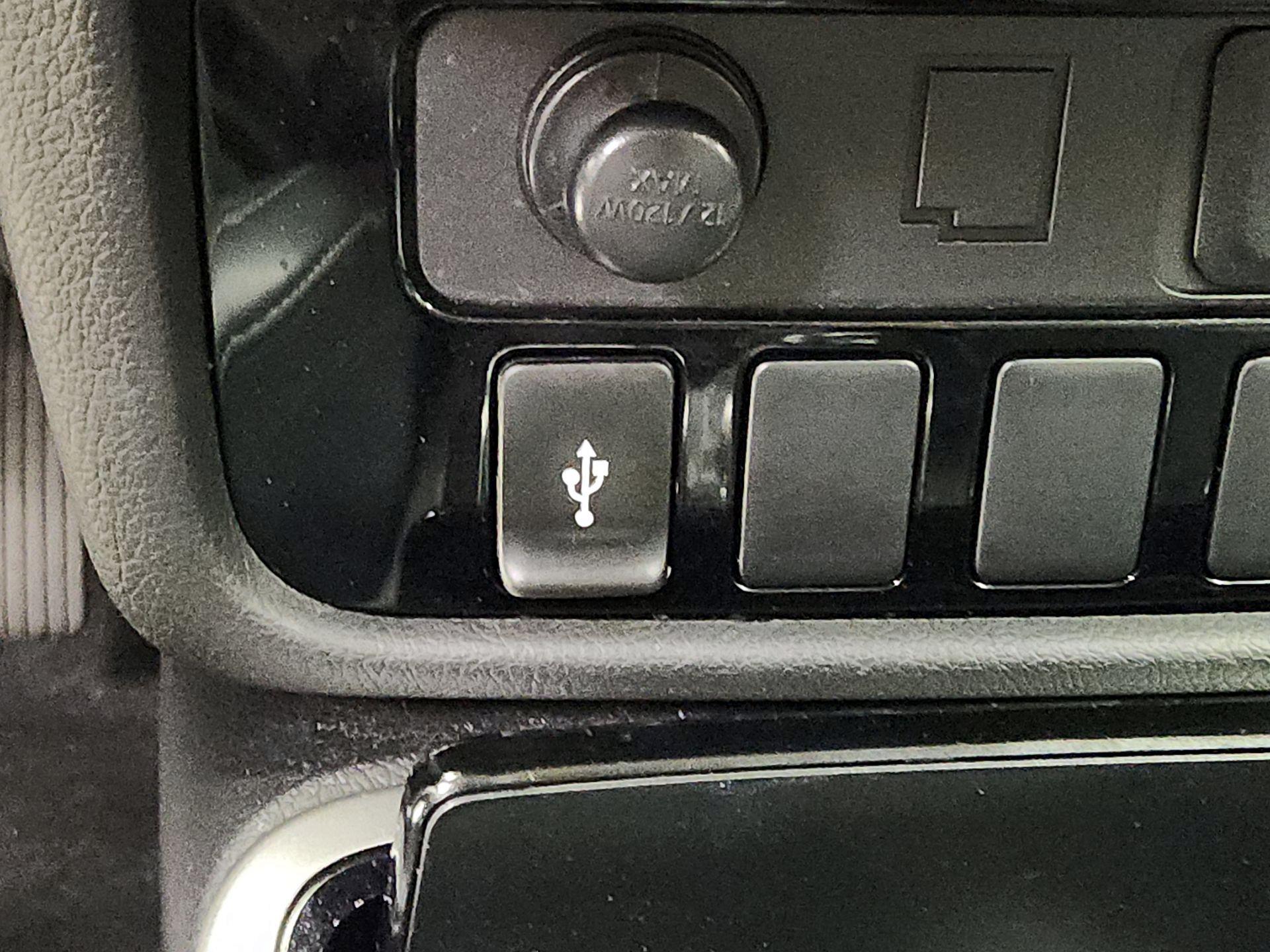 Thumbnail: 2019 Mitsubishi Outlander - 18