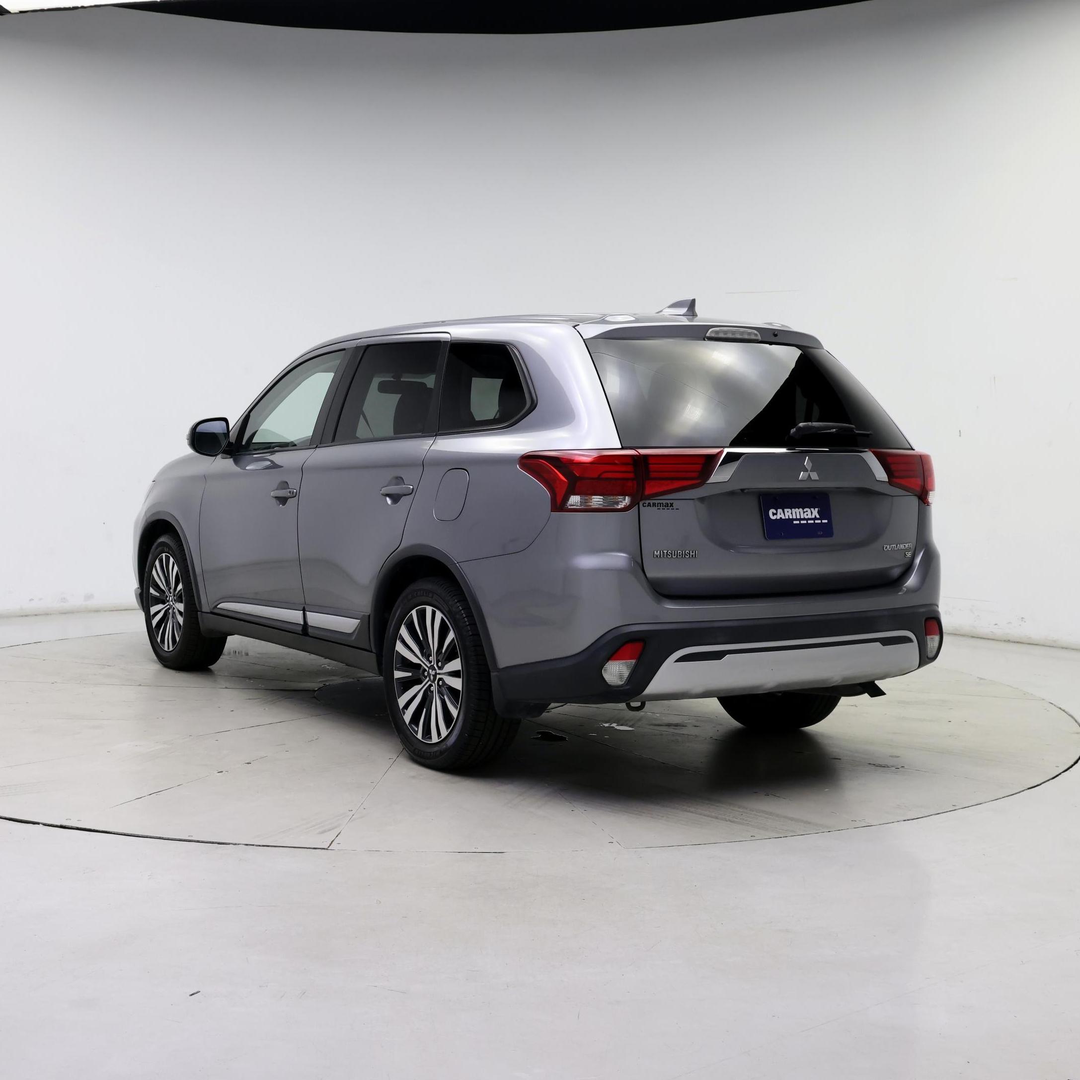 Thumbnail: 2019 Mitsubishi Outlander - 2