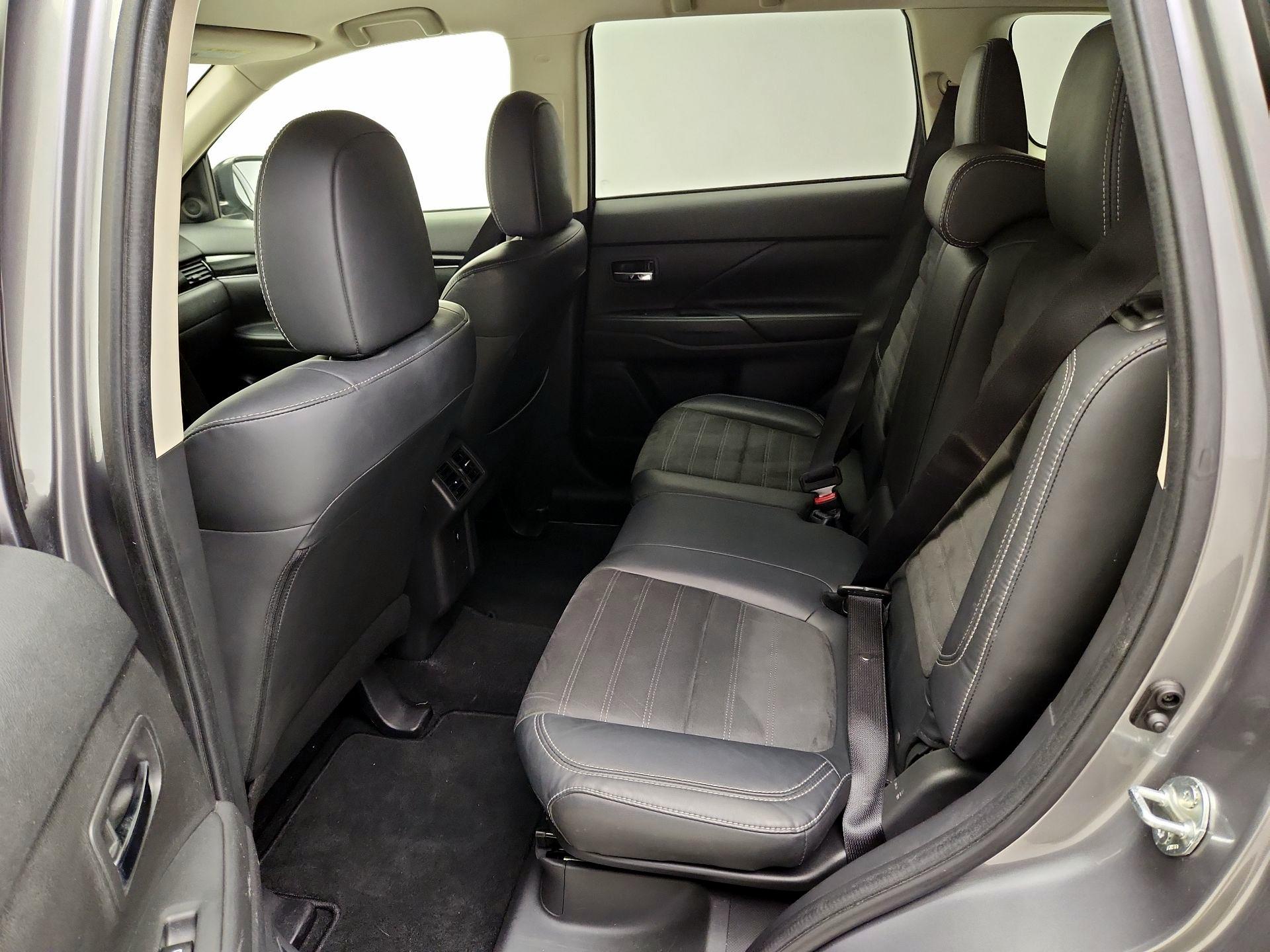Thumbnail: 2019 Mitsubishi Outlander - 19