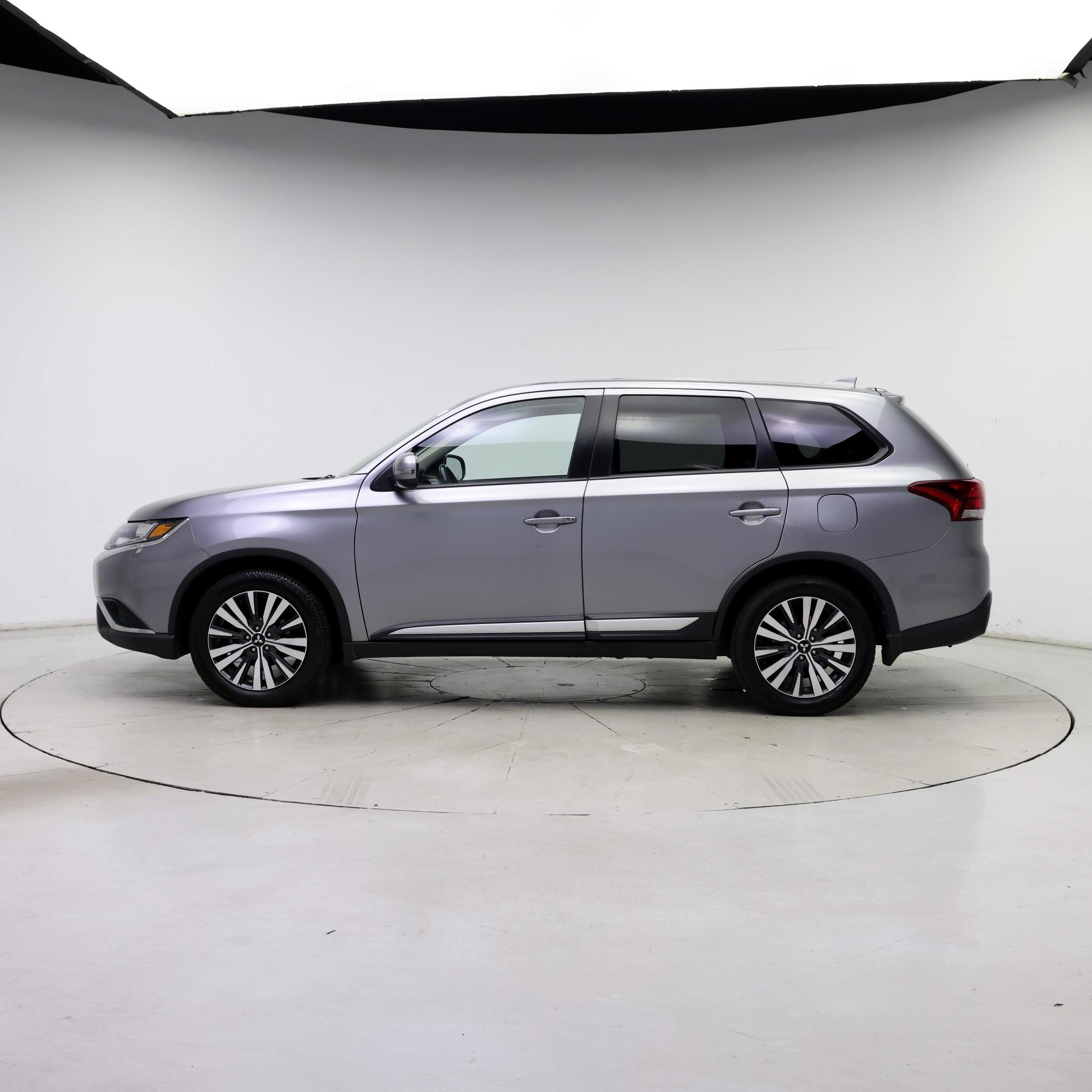 Thumbnail: 2019 Mitsubishi Outlander - 3