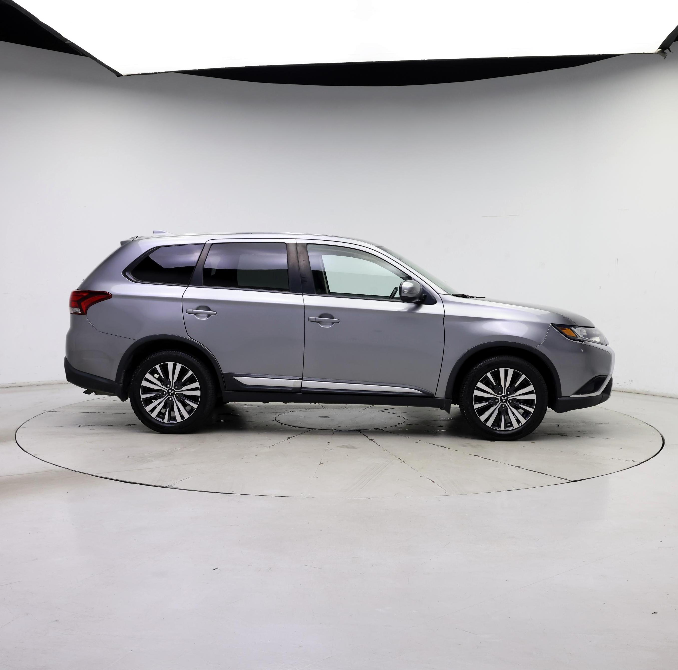Thumbnail: 2019 Mitsubishi Outlander - 7