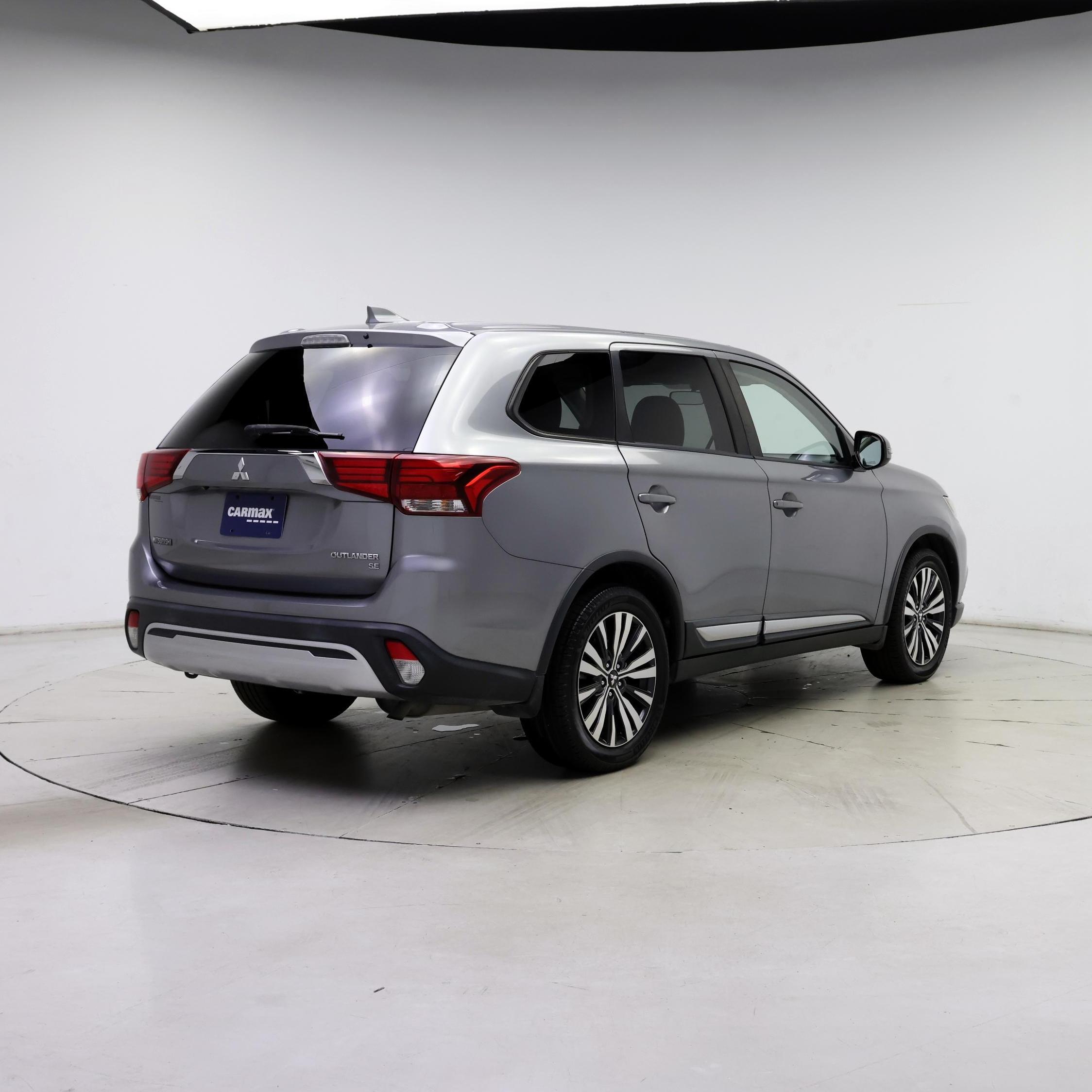 Thumbnail: 2019 Mitsubishi Outlander - 8