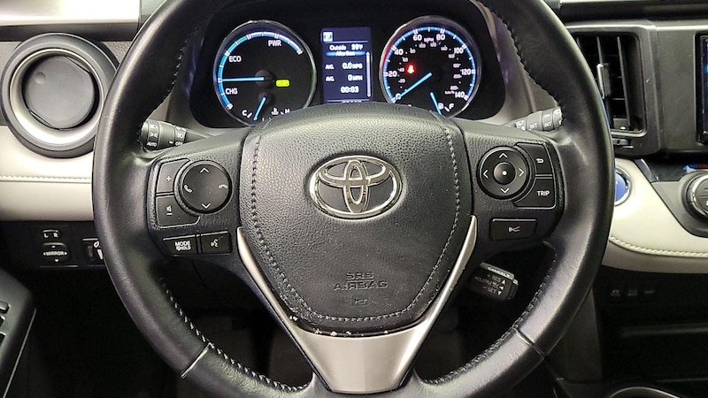 2017 Toyota RAV4 XLE 10