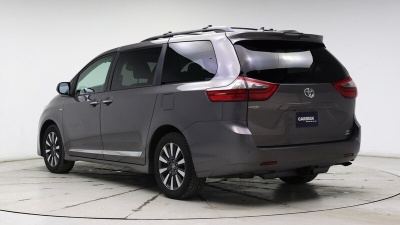 2020 Toyota Sienna XLE 2