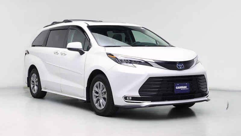 2024 Toyota Sienna XLE Hero Image