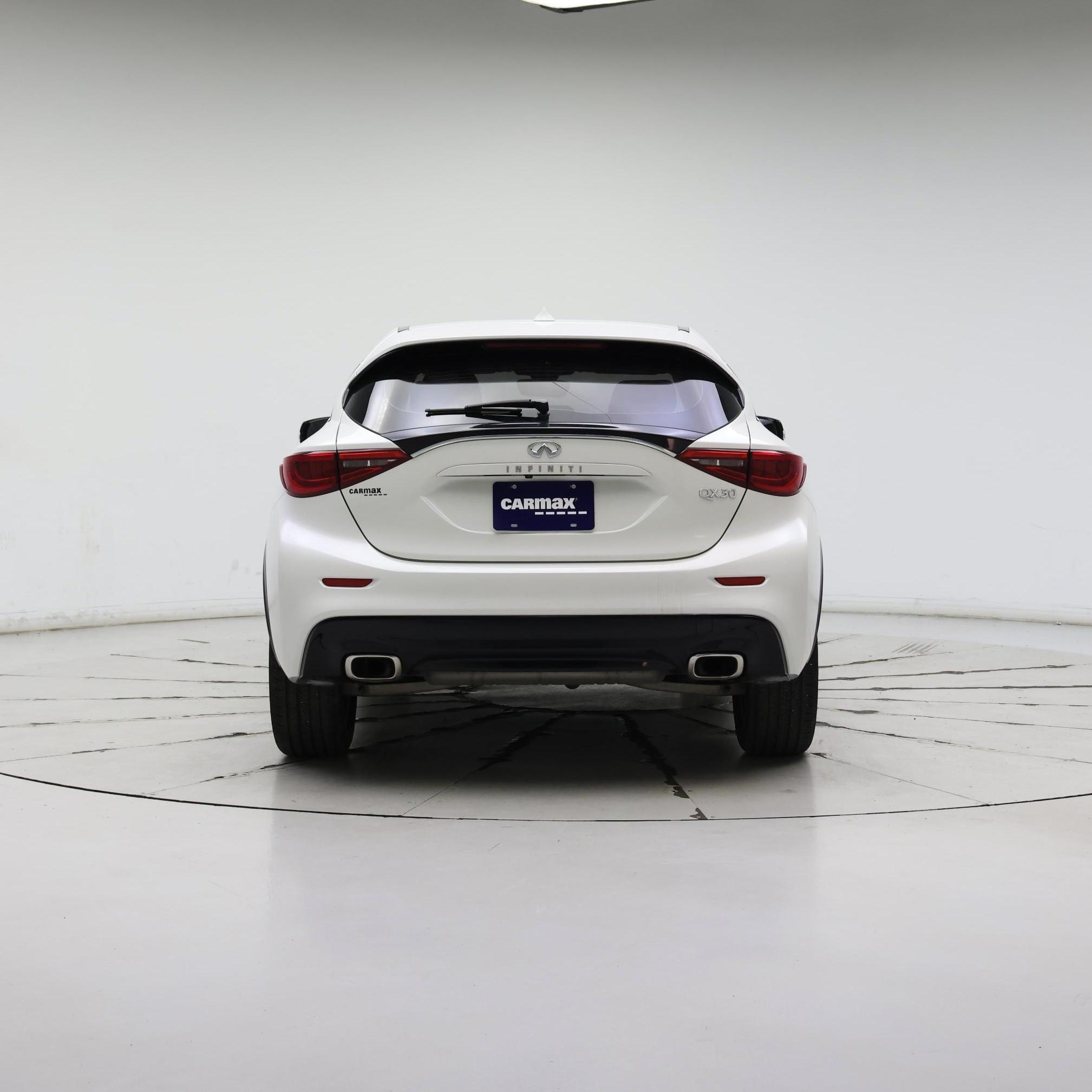 Thumbnail: 2017 INFINITI QX30 - 6