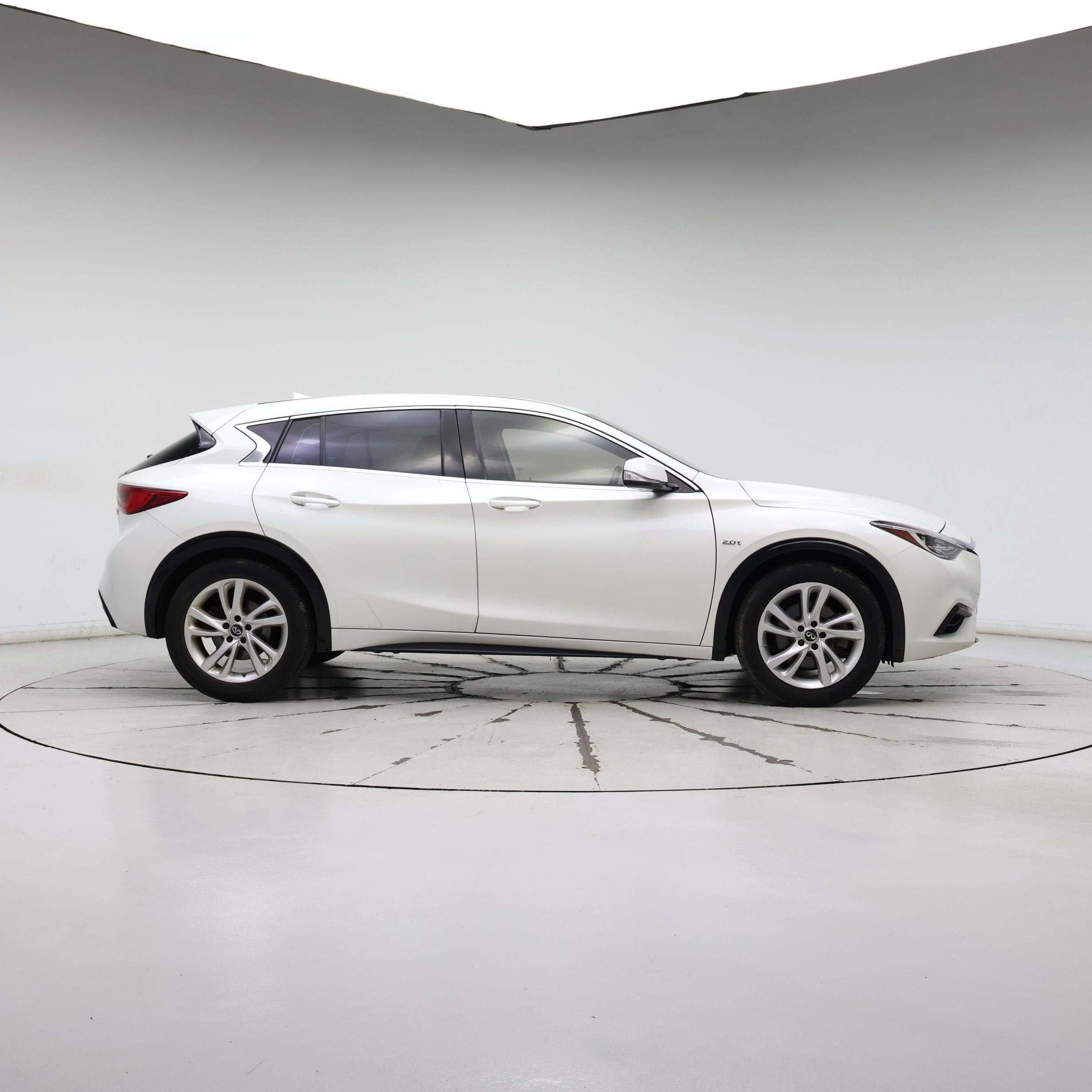 Thumbnail: 2017 INFINITI QX30 - 7