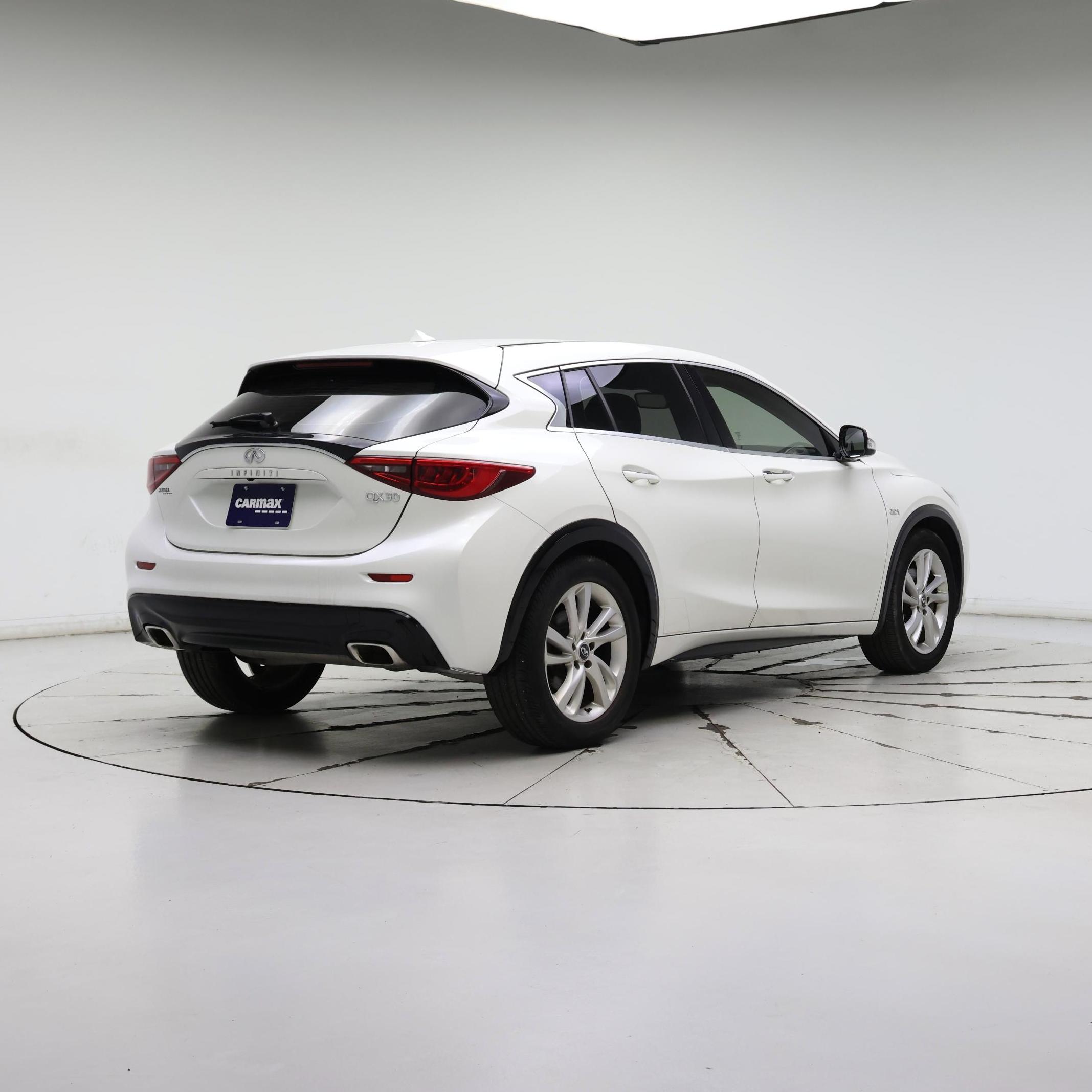 Thumbnail: 2017 INFINITI QX30 - 8
